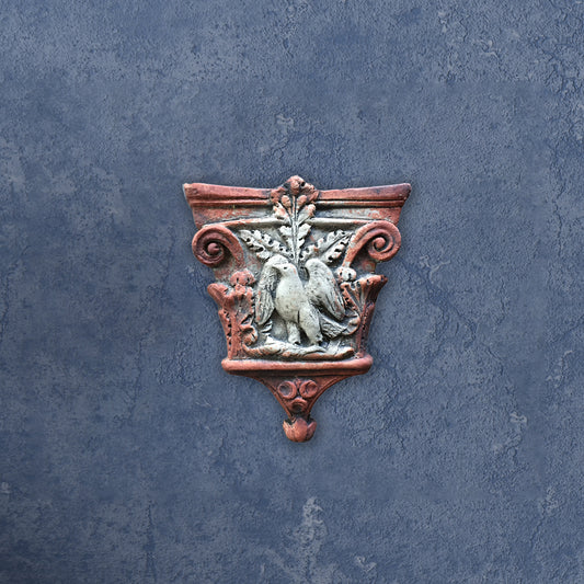 Capitello Rinascimentale con Aquila