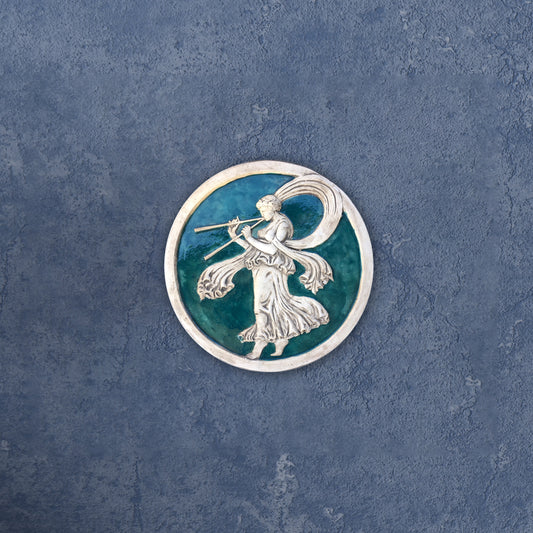 Menade con il flauto doppio, scultura in ceramica dipinta