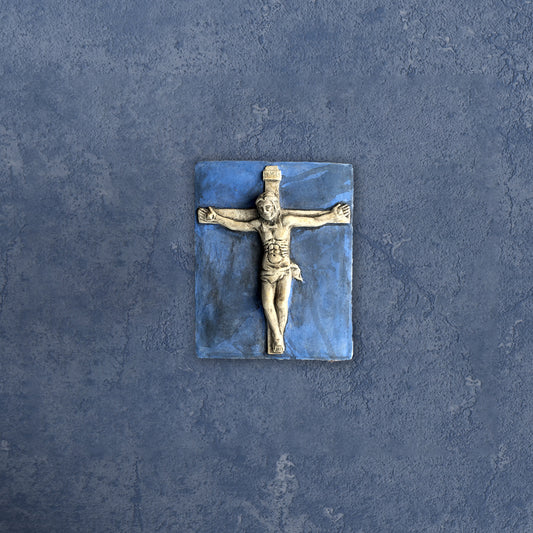 Crocefisso. scultura in terracotta dipinta