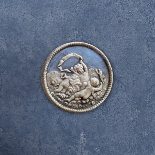 Amoretti Playing in the Clouds