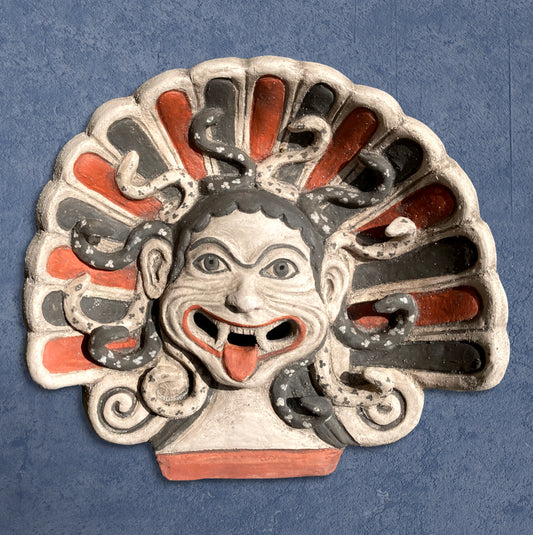 Antefissa con testa di Gorgona, da Veio. Terracotta dipinta
