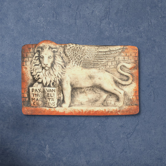 Il Leone di San Marco Andante, con Libro. Scultura in Terracotta