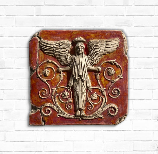 Vittoria, bassorilievo in ceramica dipinta