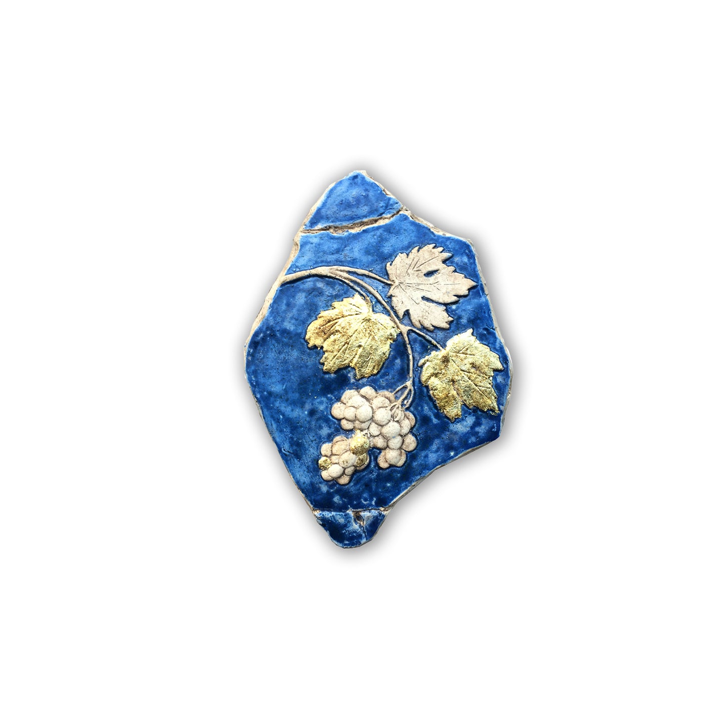 Tralcio d'uva: scultura in ceramica con dorature