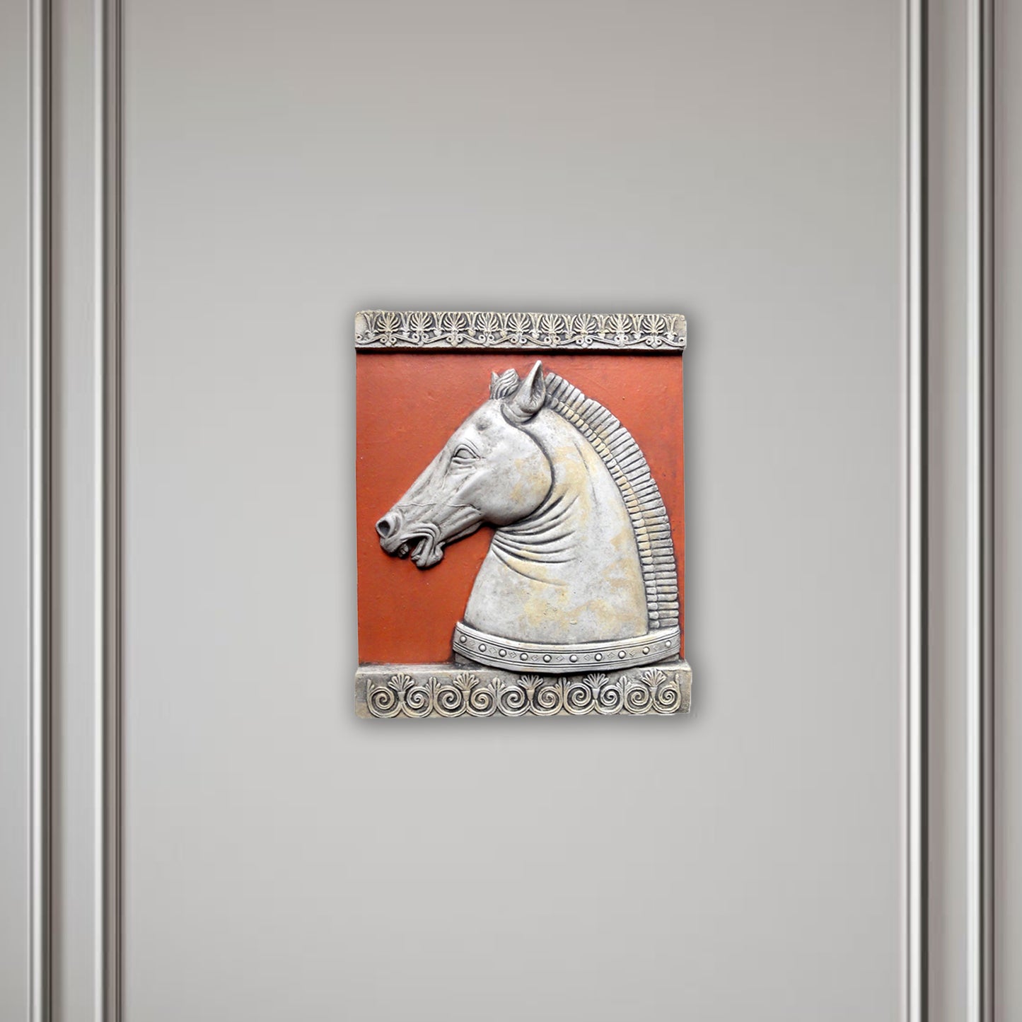 Testa di Cavallo, scultura in terracotta dipinta in rosso