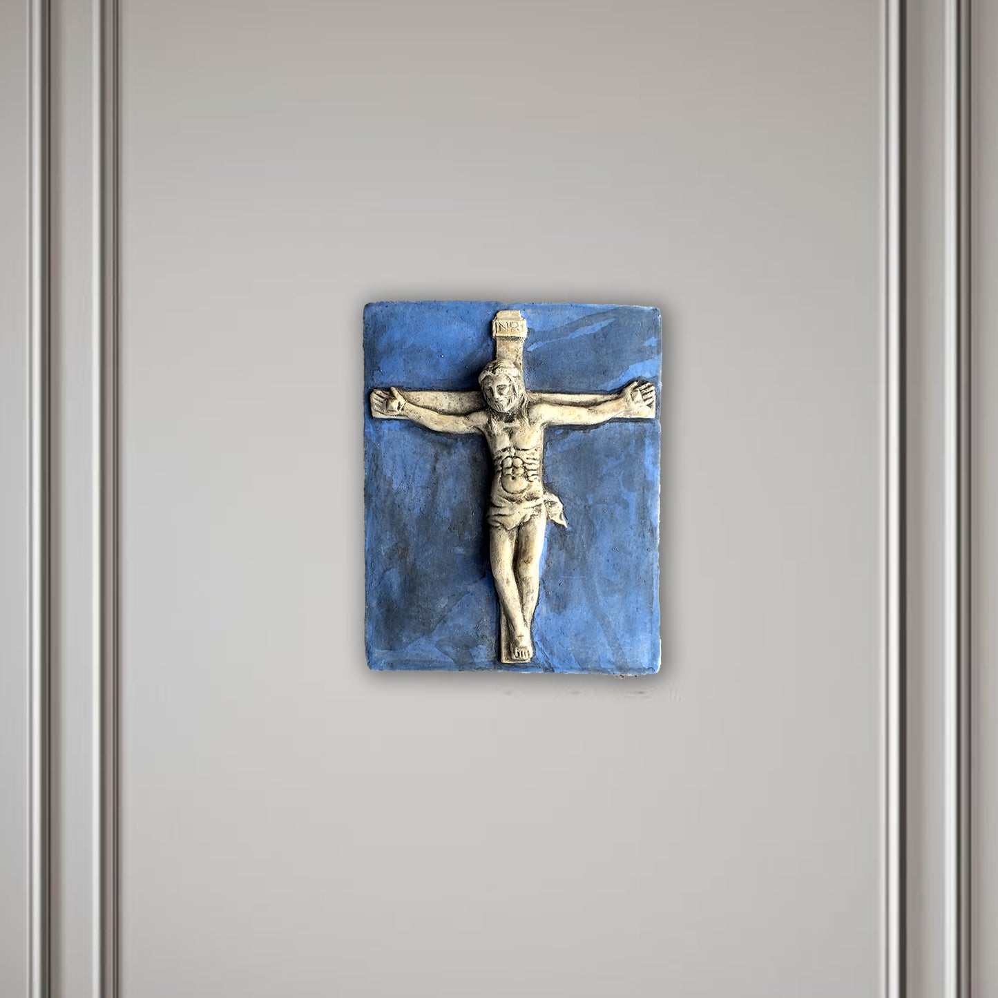 Crocefisso. scultura in terracotta dipinta