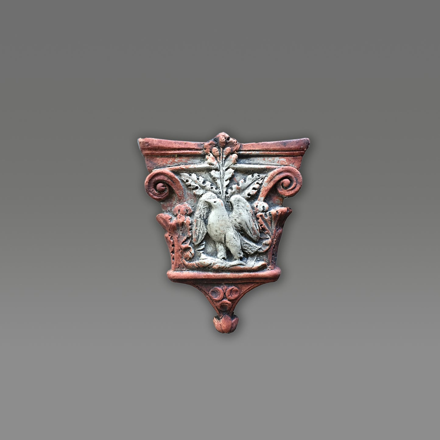 Capitello Rinascimentale con Aquila