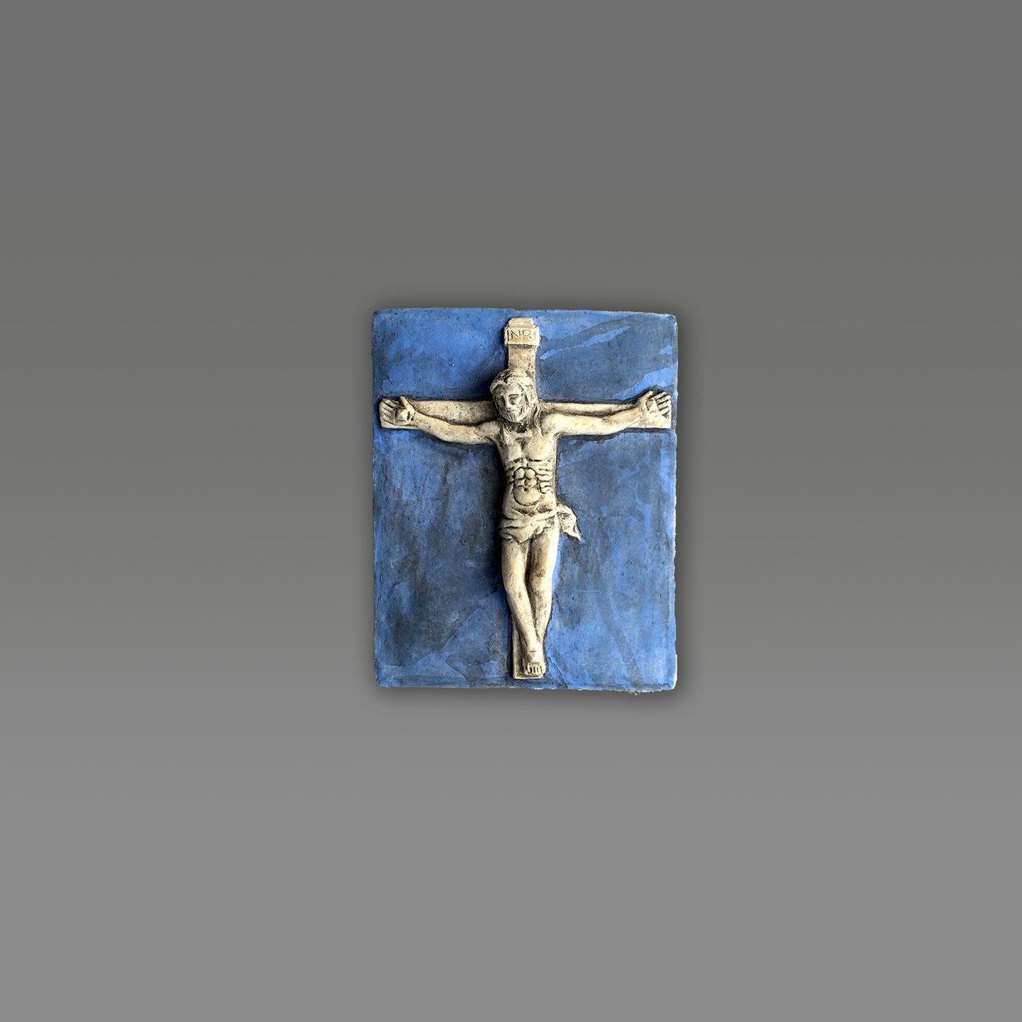 Crocefisso. scultura in terracotta dipinta