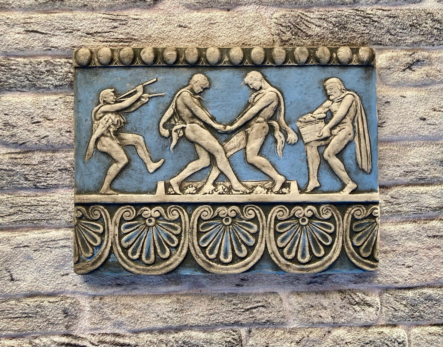 Scena di Pigiatura dell'Uva, bassorilievo in terracotta, dipinto in azzurro