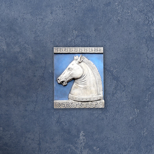 Testa di Cavallo, scultura in terracotta dipinta in azzurro