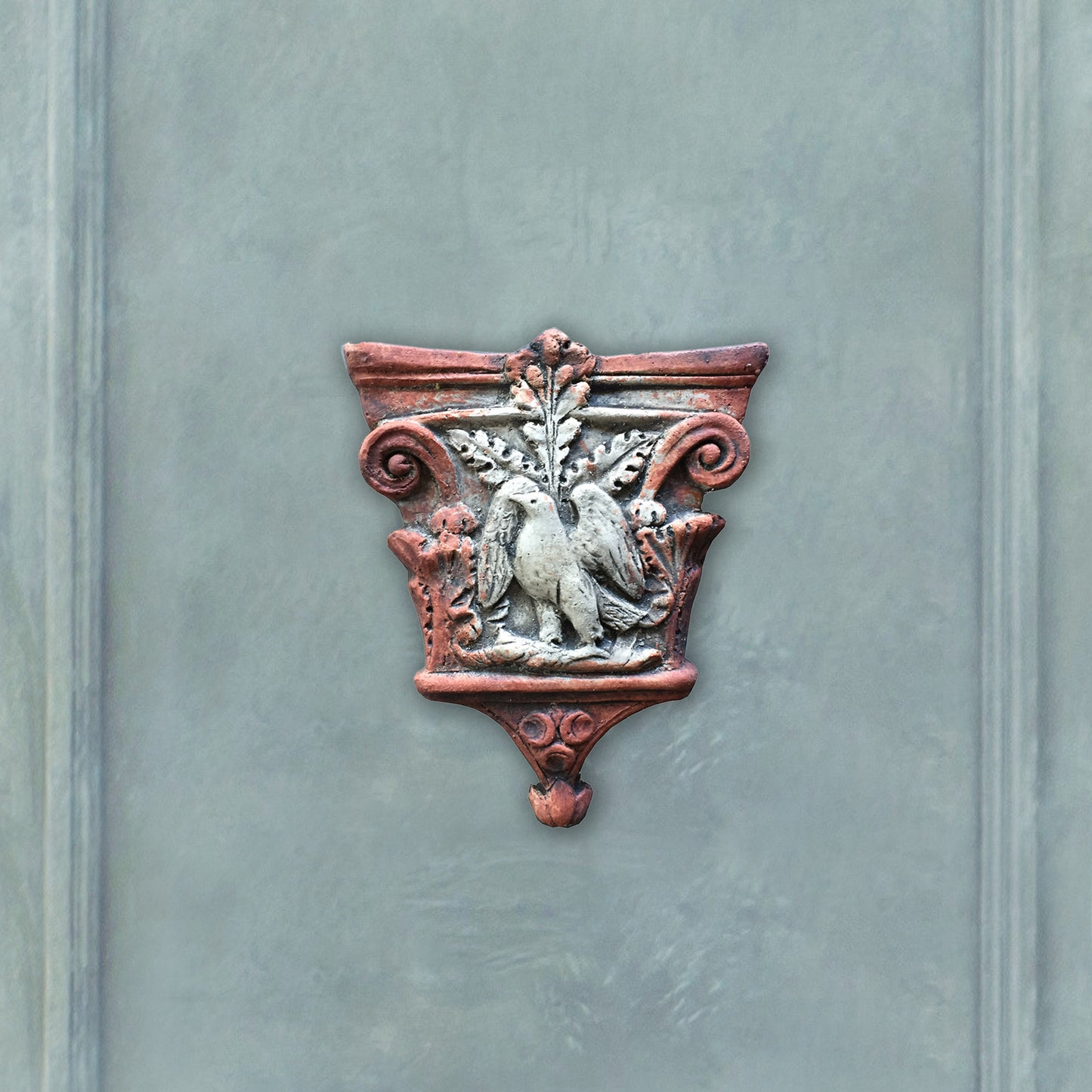 Capitello Rinascimentale con Aquila