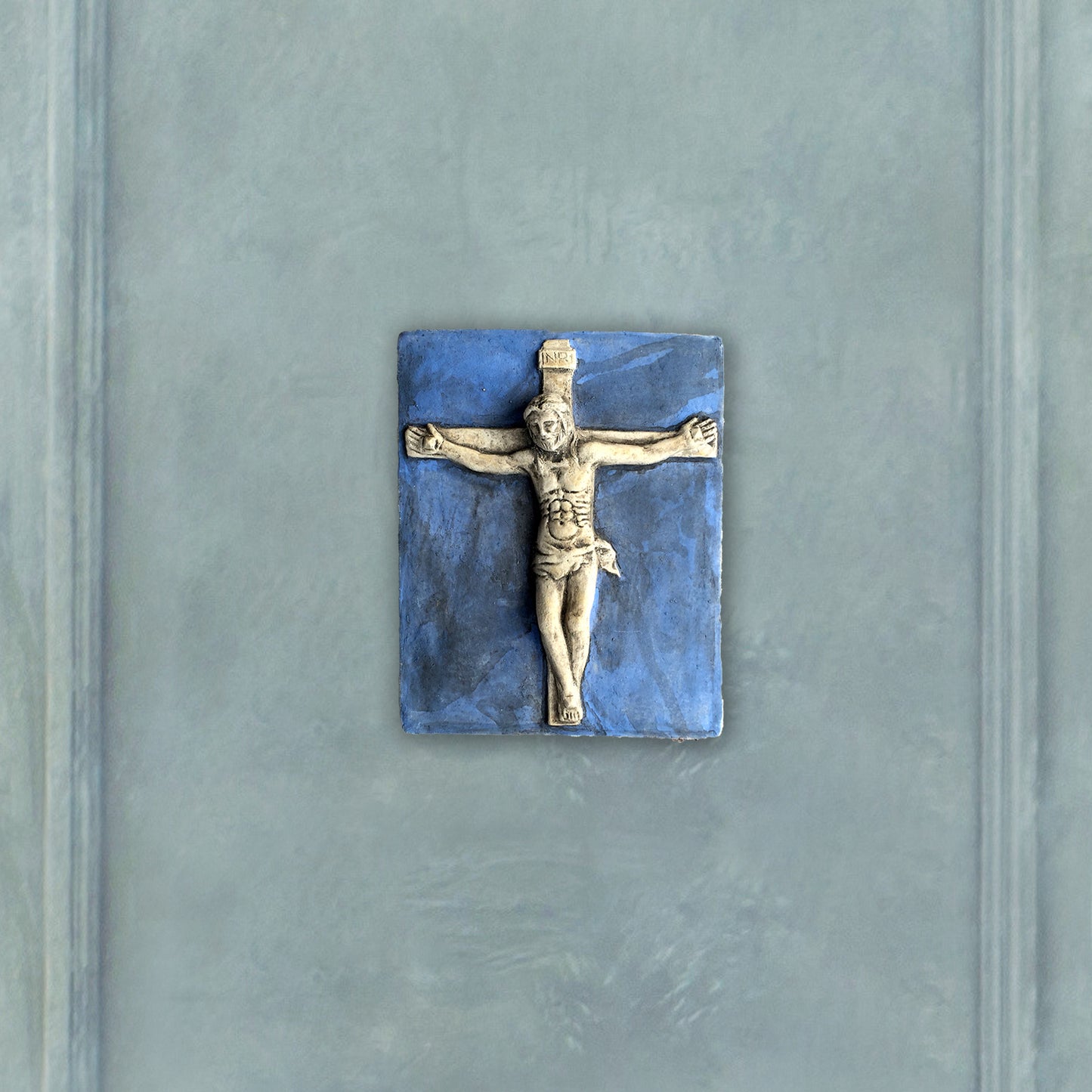Crocefisso. scultura in terracotta dipinta