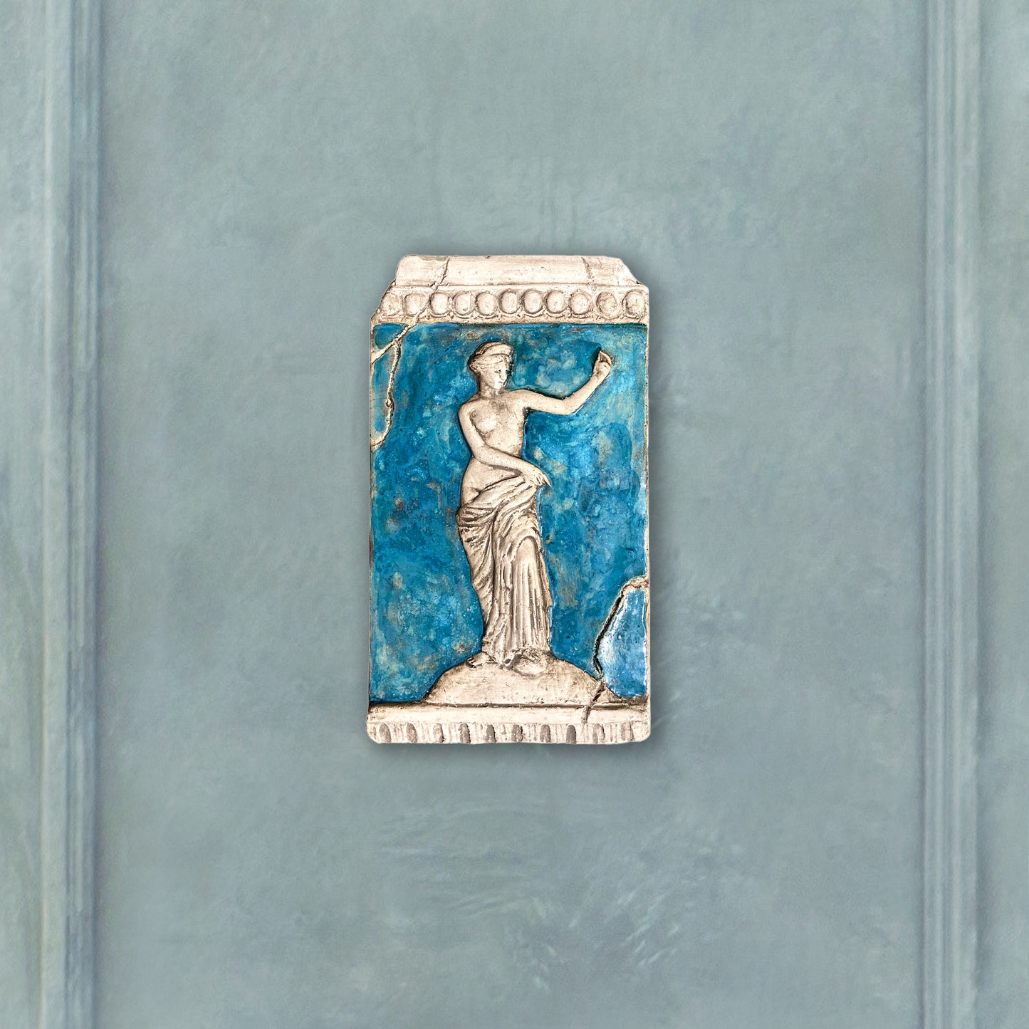 Venere, scultura in ceramica dipinta