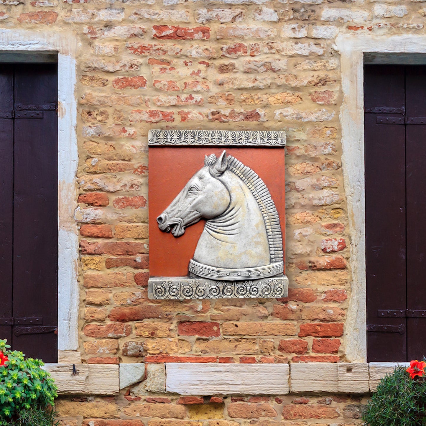 Testa di Cavallo, scultura in terracotta dipinta in rosso