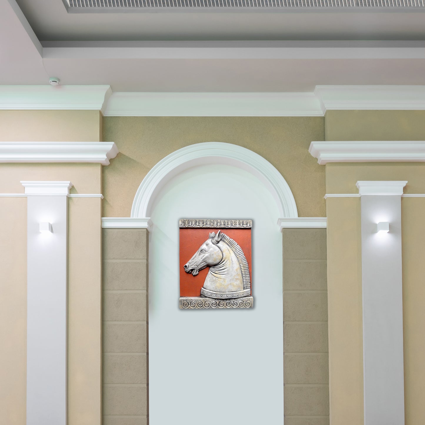 Testa di Cavallo, scultura in terracotta dipinta in rosso