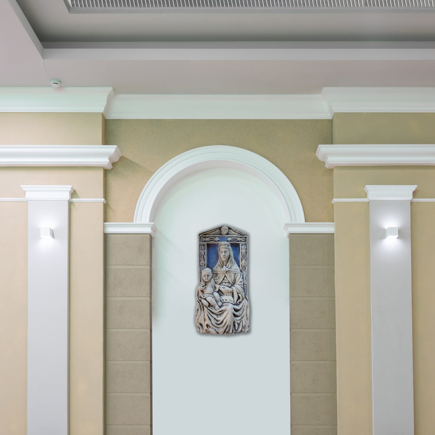 Madonna in Trono con Bambino Benedicente