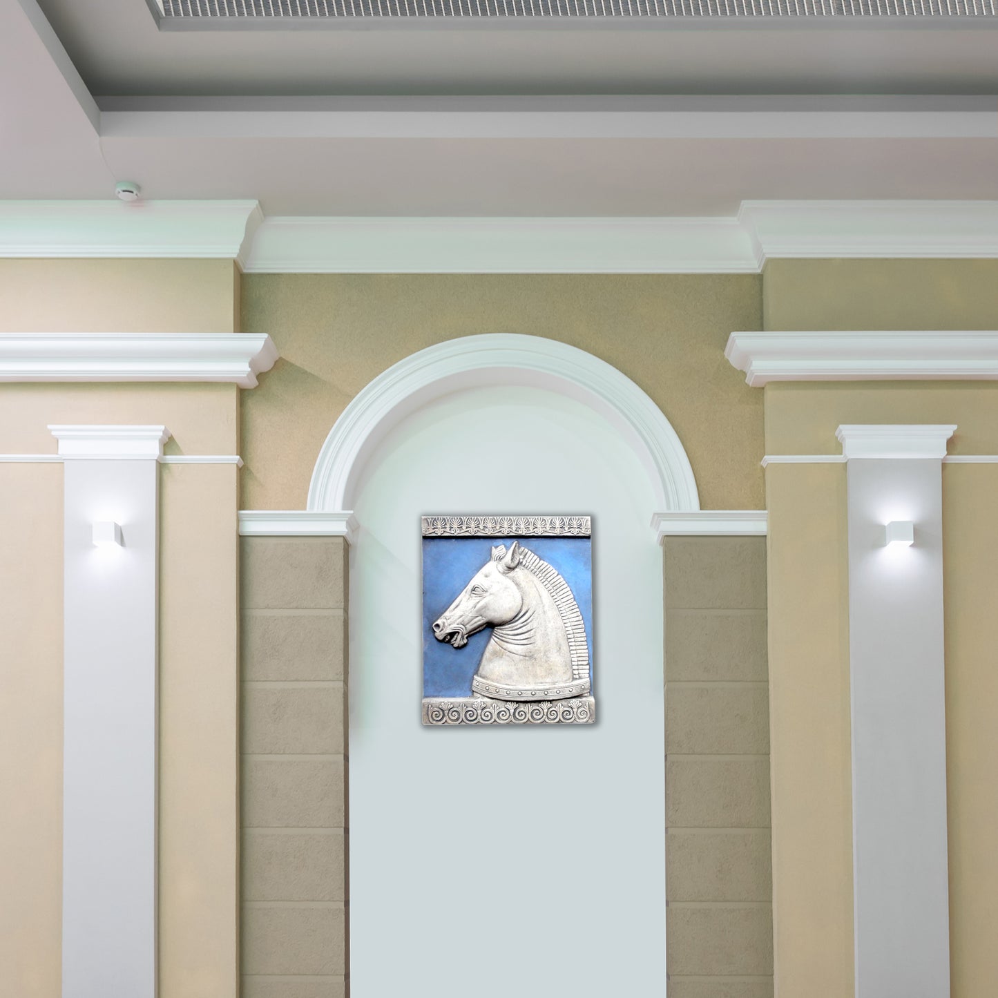 Testa di Cavallo, scultura in terracotta dipinta in azzurro