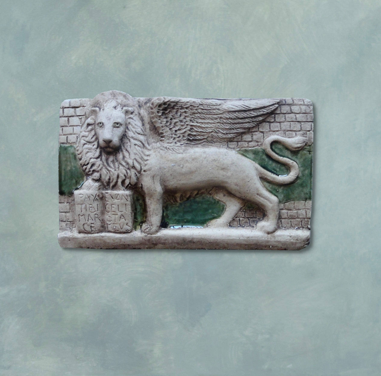Il Leone di San Marco, andante, con Libro, dipinto a smalto.