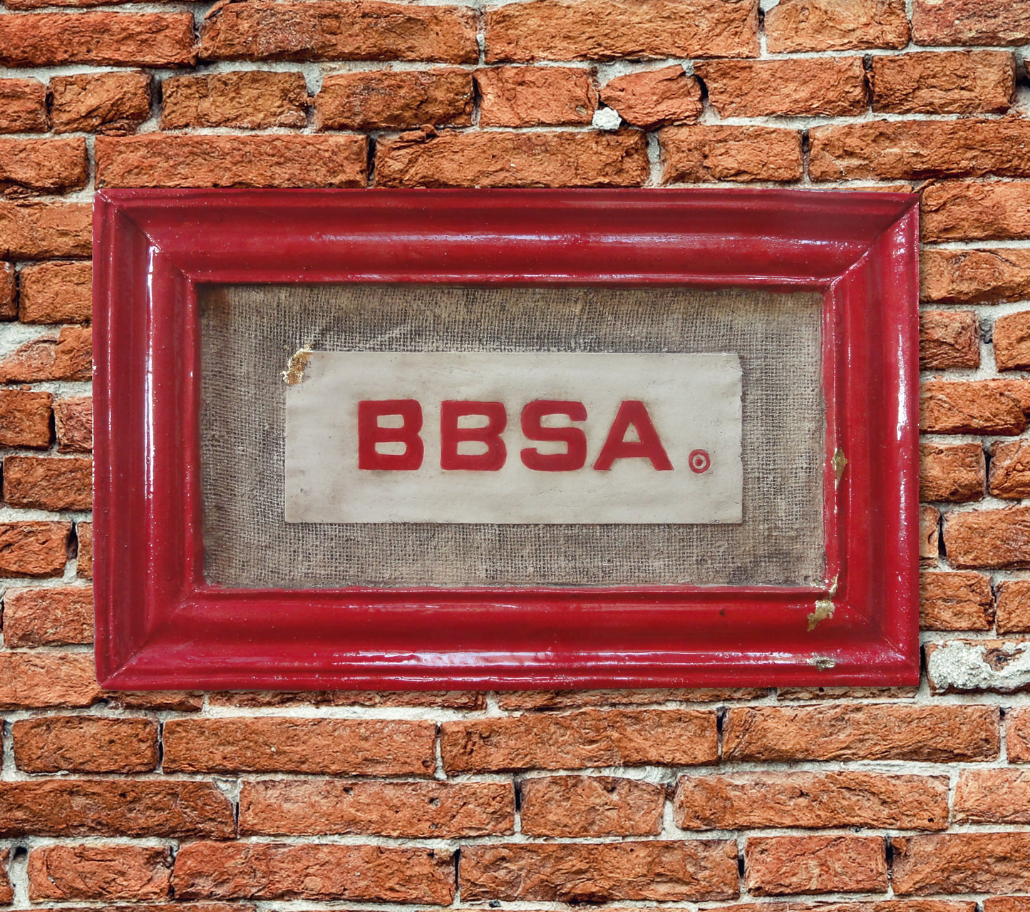 Bassorilievo con Logo