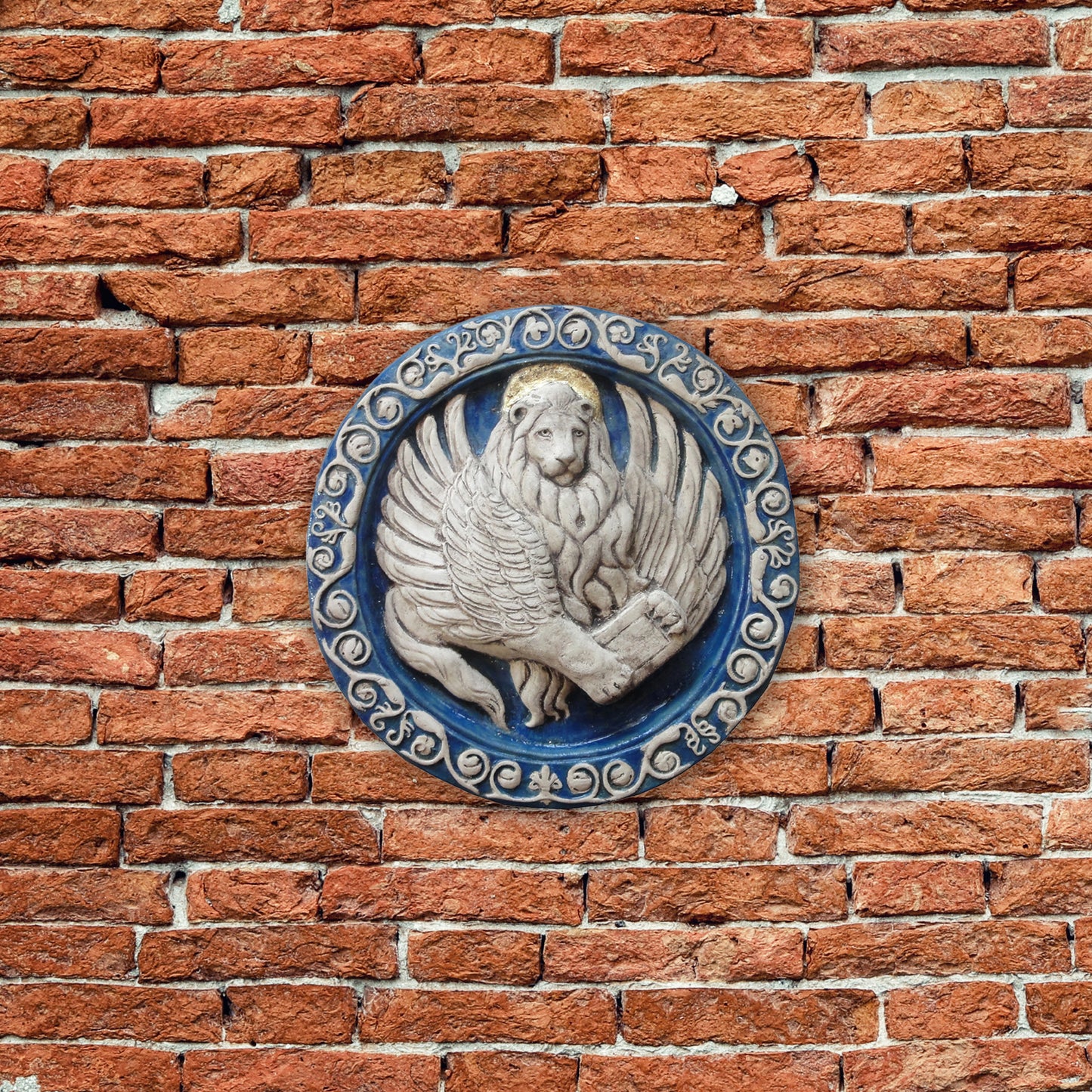 Leone Marciano dalla Scuola di S. Marco: scultura in ceramica dipinta
