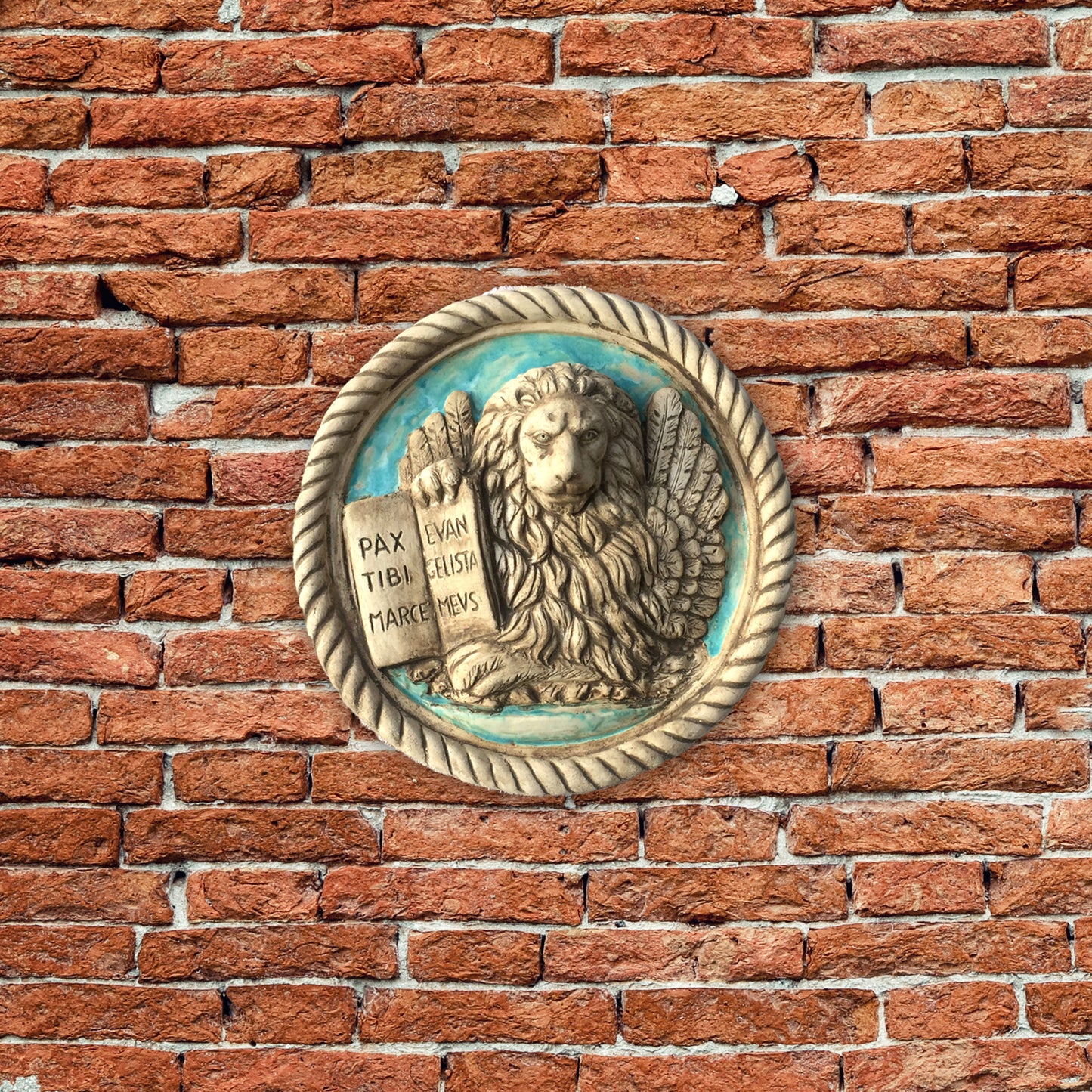 Grande Leone in Moleca: scultura in ceramica dipinta a smalto