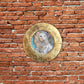 Piccolo Leone di San Marco entro tondo, con cornice dorata.
