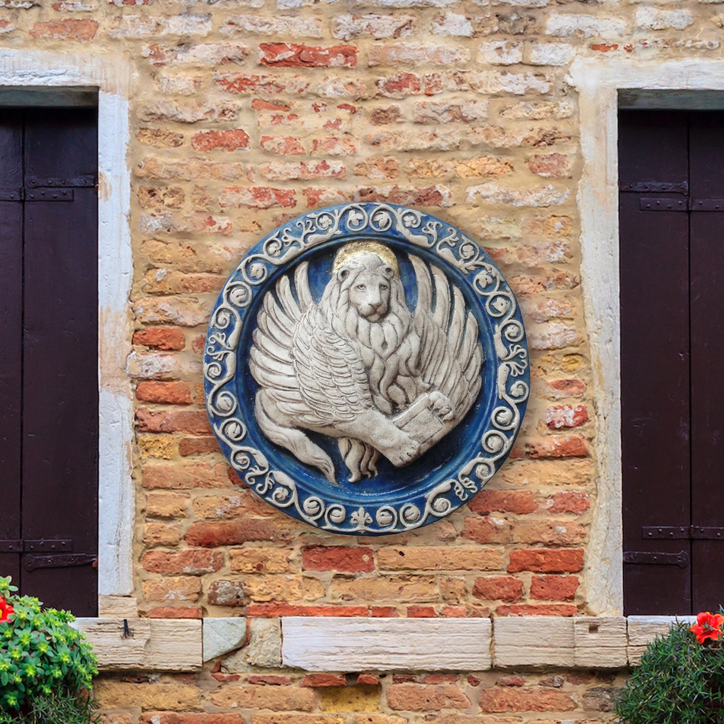 Leone Marciano dalla Scuola di S. Marco: scultura in ceramica dipinta