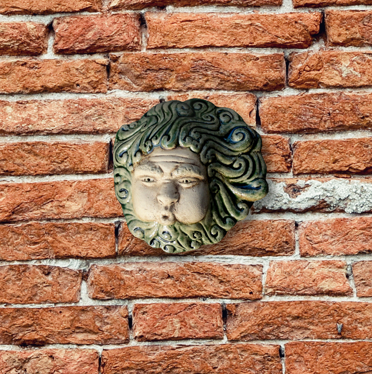 Piccolo Eolo, scultura in ceramica dipinta