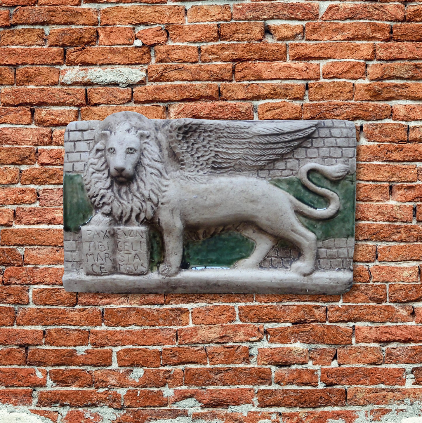 Il Leone di San Marco, andante, con Libro, dipinto a smalto.
