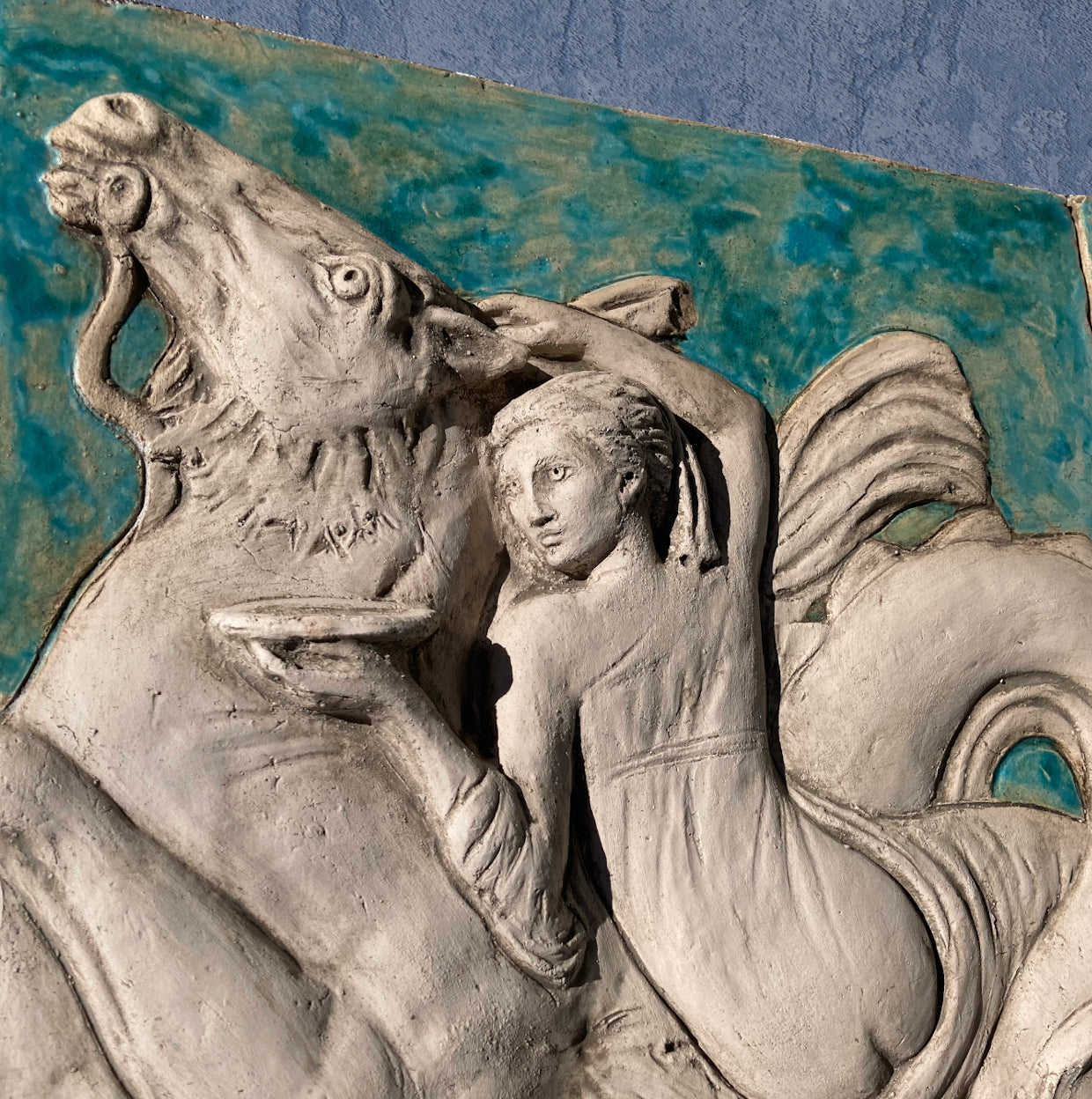 Nereidi. Fregio in ceramica dipinta a smalto