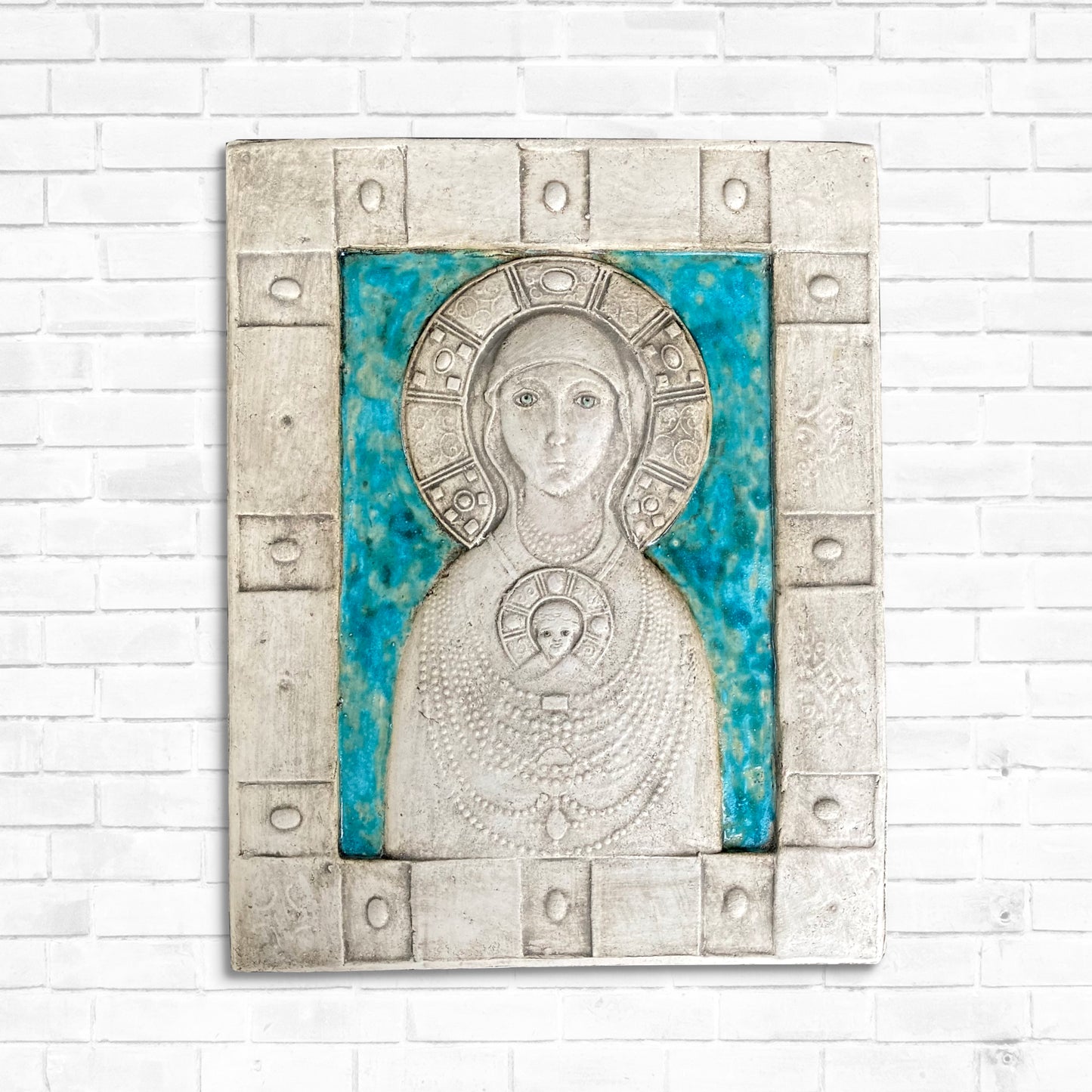 Madonna Nikopeja, ceramica dipinta a smalto