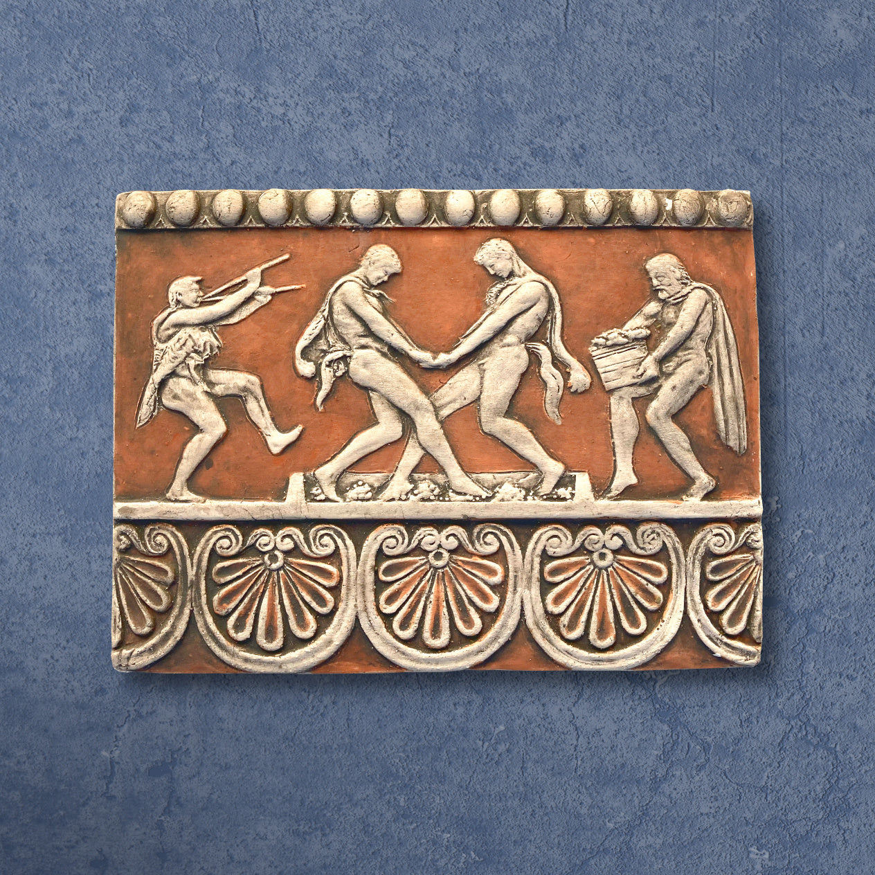 Scena di Pigiatura dell'Uva, bassorilievo in terracotta, dipinto in rosso