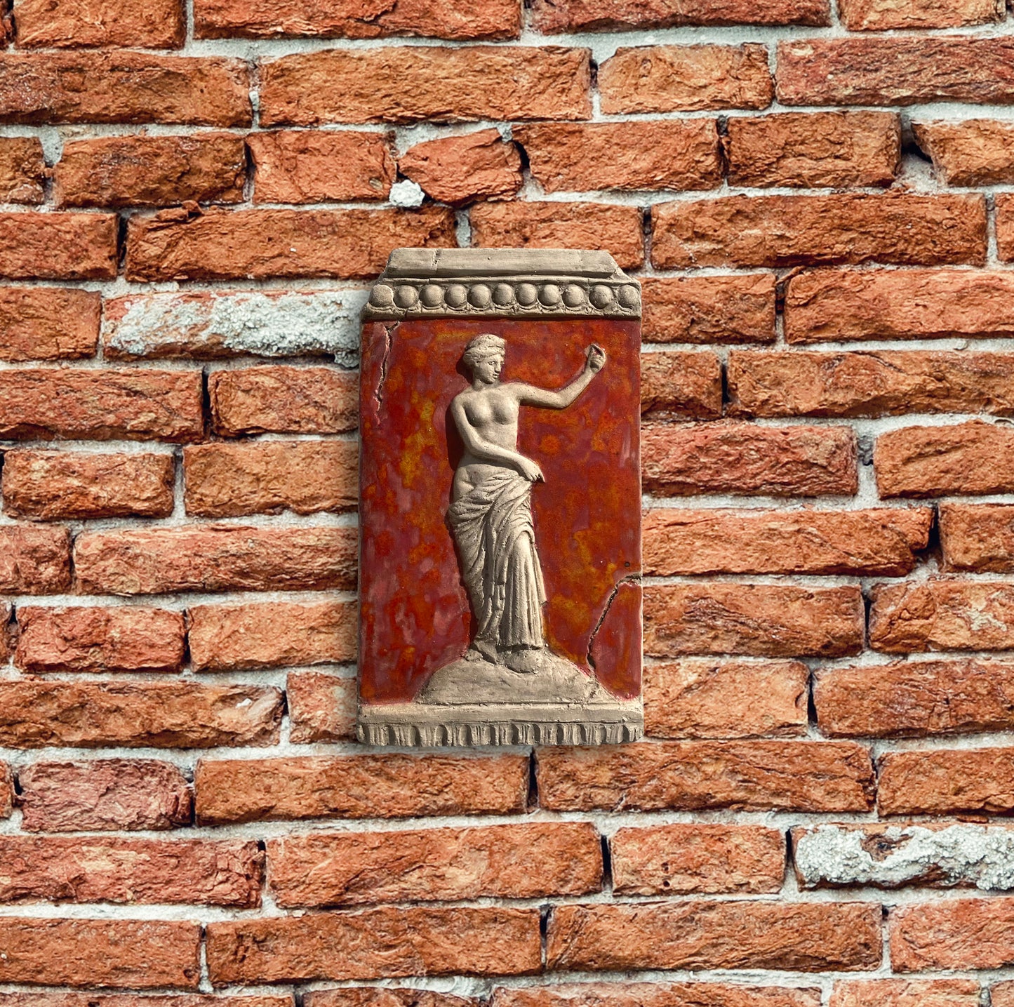 Venere, scultura in ceramica dipinta