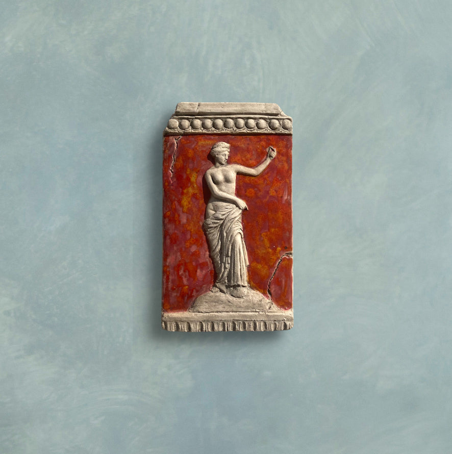 Venere, scultura in ceramica dipinta
