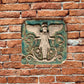 Vittoria, bassorilievo in ceramica dipinta di verde